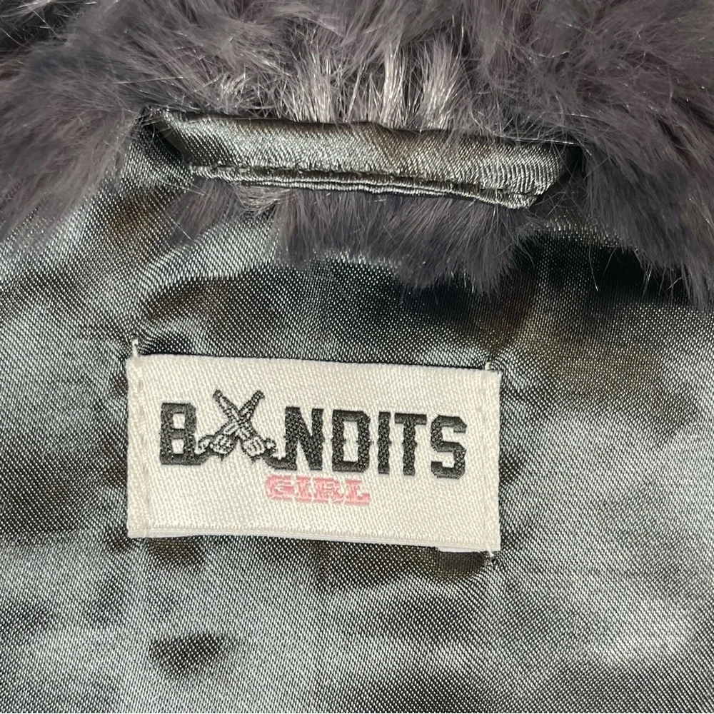 Bandits Girls Gray Faux Fur Cape Sz M